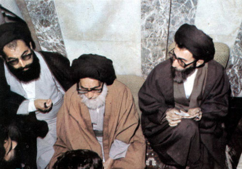 مواظب باشید گرگها شما را از رهبر جدا نکنند/هر عمامه سری كه از رهبر مكرم فاصله بگیرد، لعنت خدا برش باد مواظب باشید گرگها شما را از رهبر جدا نکنند/هر عمامه سری كه از رهبر مكرم فاصله بگیرد، لعنت خدا برش باد