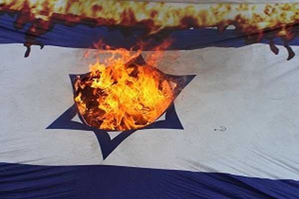 پرچم رژیم صهیونیستی در آلمان به آتش کشیده شد
