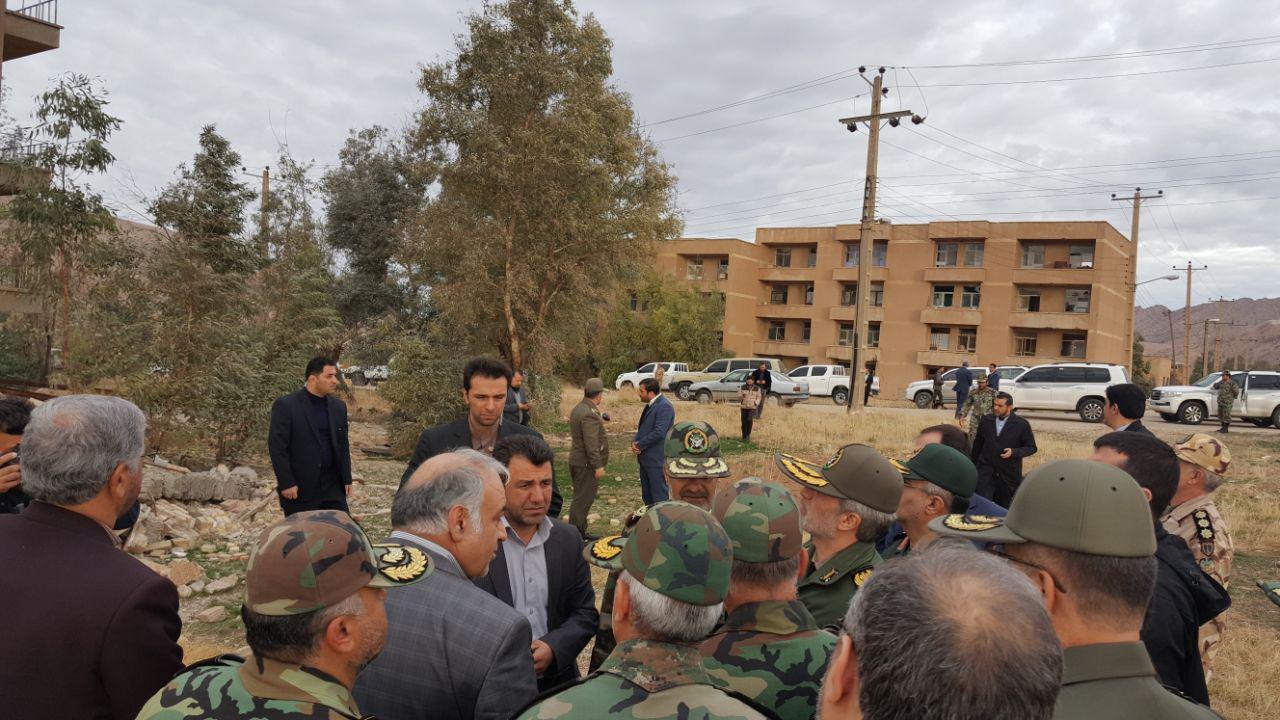 وزیر دفاع از مناطق زلزلهزده کرمانشاه بازدید کرد+ تصاویر وزیر دفاع از مناطق زلزلهزده کرمانشاه بازدید کرد+ تصاویر