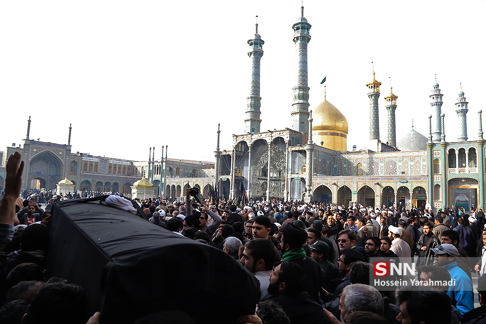 پیکر آیت الله حائری شیرازی در قم تشییع شد + عکس پیکر آیت الله حائری شیرازی در قم تشییع شد + عکس