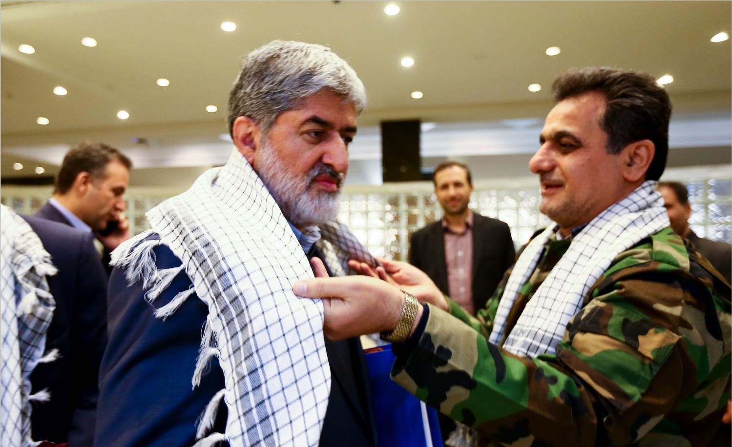 چفیه برگردن علی لاریجانی، مطهری پزشکیان +عکس