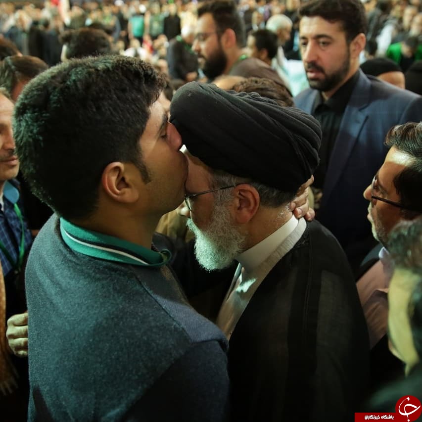 رئیسی در جمع معتکفین مسجد گوهر شاد + عکس رئیسی در جمع معتکفین مسجد گوهر شاد + عکس