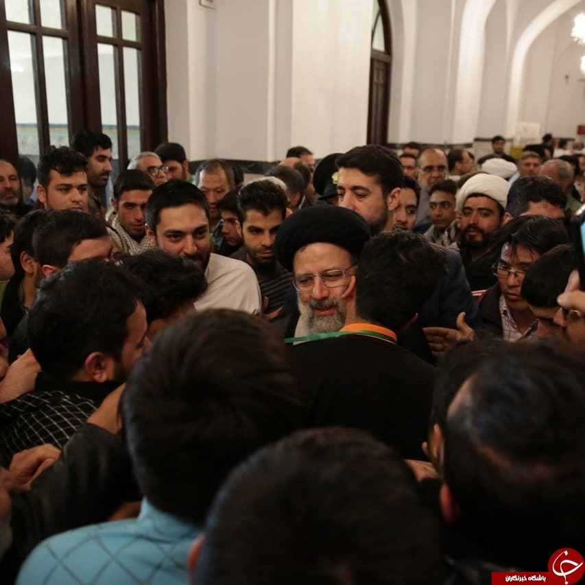 رئیسی در جمع معتکفین مسجد گوهر شاد + عکس رئیسی در جمع معتکفین مسجد گوهر شاد + عکس