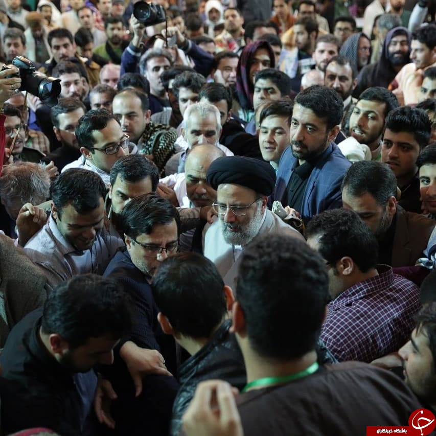 رئیسی در جمع معتکفین مسجد گوهر شاد + عکس رئیسی در جمع معتکفین مسجد گوهر شاد + عکس