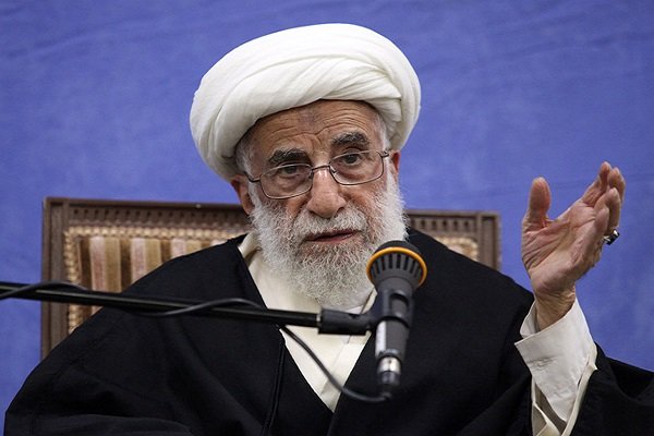 تضعیفکنندگان ولایت فقیه خائن به مردم هستند/دولت جلوی ورود اجناس خارجی به کشور را بگیرد تضعیفکنندگان ولایت فقیه خائن به مردم هستند/دولت جلوی ورود اجناس خارجی به کشور را بگیرد