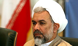 اثرگذاری همراهان مرموز و مشکوک بر روی احمدی‌نژاد
