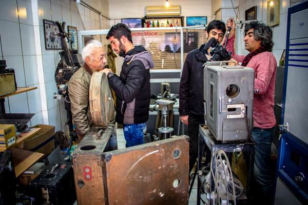 ادامه تطهیر خاندان پهلوی توسط شبکه مستند سیما!؟ ادامه تطهیر خاندان پهلوی توسط شبکه مستند سیما!؟