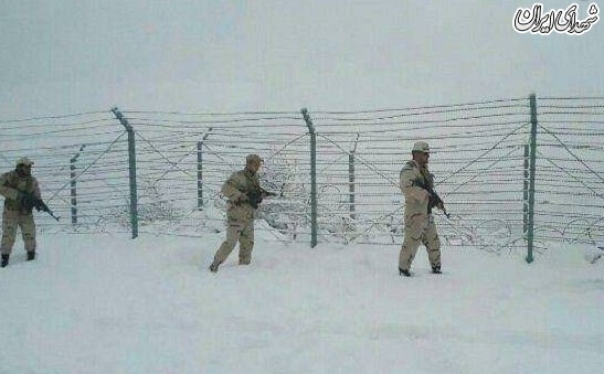 عکس/ مرزبانی از ایران در سرمای زیر صفر درجه!