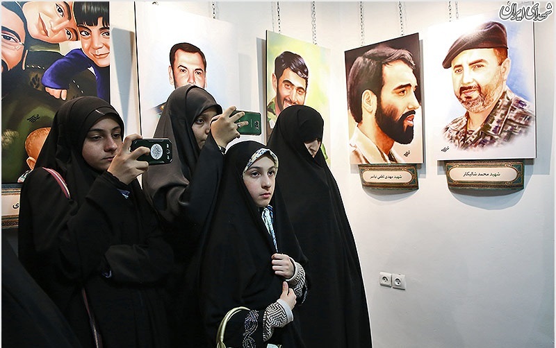 عکس/نمايشگاه نقاشی پرتره شهدای مدافع حرم عکس/نمايشگاه نقاشی پرتره شهدای مدافع حرم