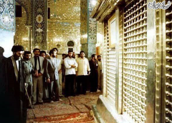 عکس/ رهبر انقلاب در حرم حضرت زینب(س)