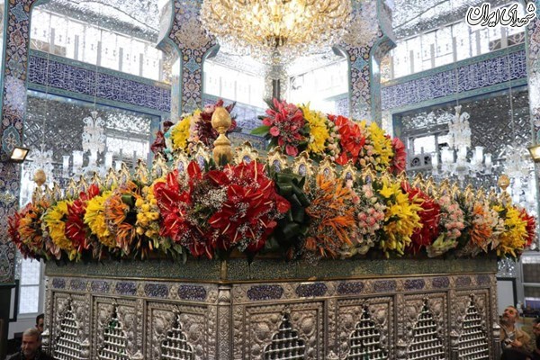 گلباران حرم حضرت زینب (س) با 30 هزار شاخه گل +تصاویر