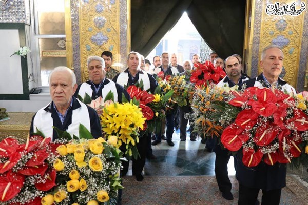گلباران حرم حضرت زینب (س) با 30 هزار شاخه گل +تصاویر