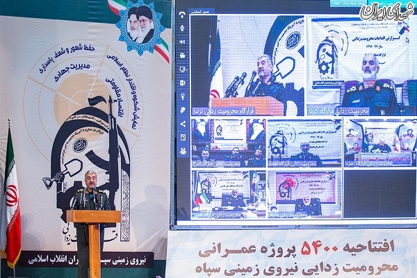 عکس/آیین رونمایی از ۵۴۰۰ طرح محرومیت زدایی نیروی زمینی سپاه