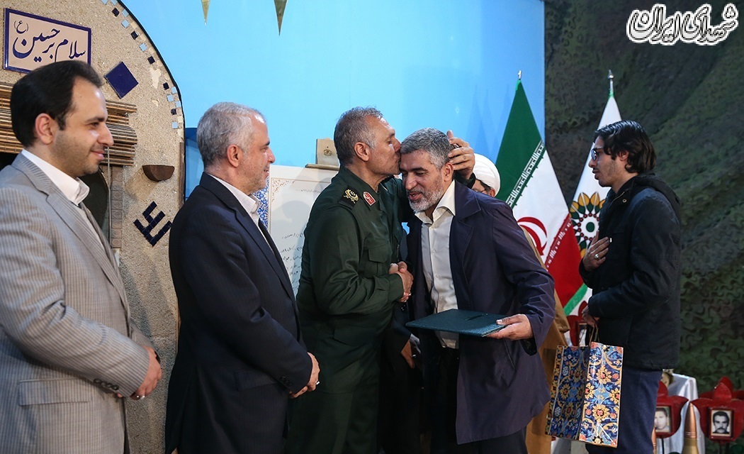 رونمایی از کتاب «گردان ۴۰۹ » رونمایی از کتاب «گردان ۴۰۹ »