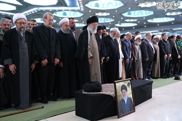 عکس/اقامه نماز برپیکر آیت الله شاهرودی به امامت امام خامنه ای