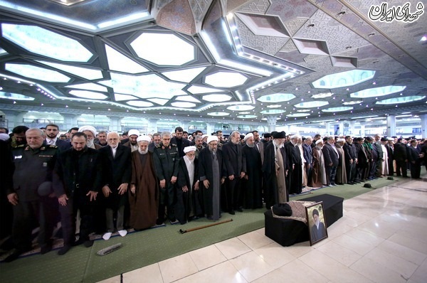 عکس/اقامه نماز برپیکر آیت الله شاهرودی به امامت امام خامنه ای