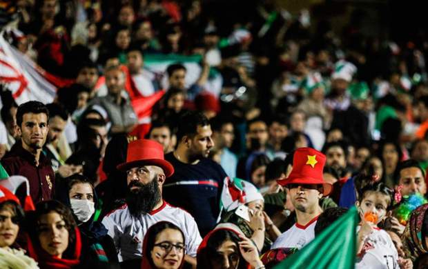 اخلاقی که در هیجان استادیوم بر باد میرود اخلاقی که در هیجان استادیوم بر باد میرود