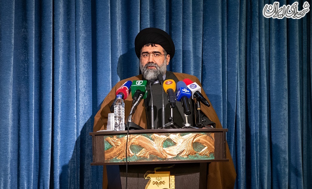 مراسم رونمایی از کتاب «گلستان انقلاب» مراسم رونمایی از کتاب «گلستان انقلاب»