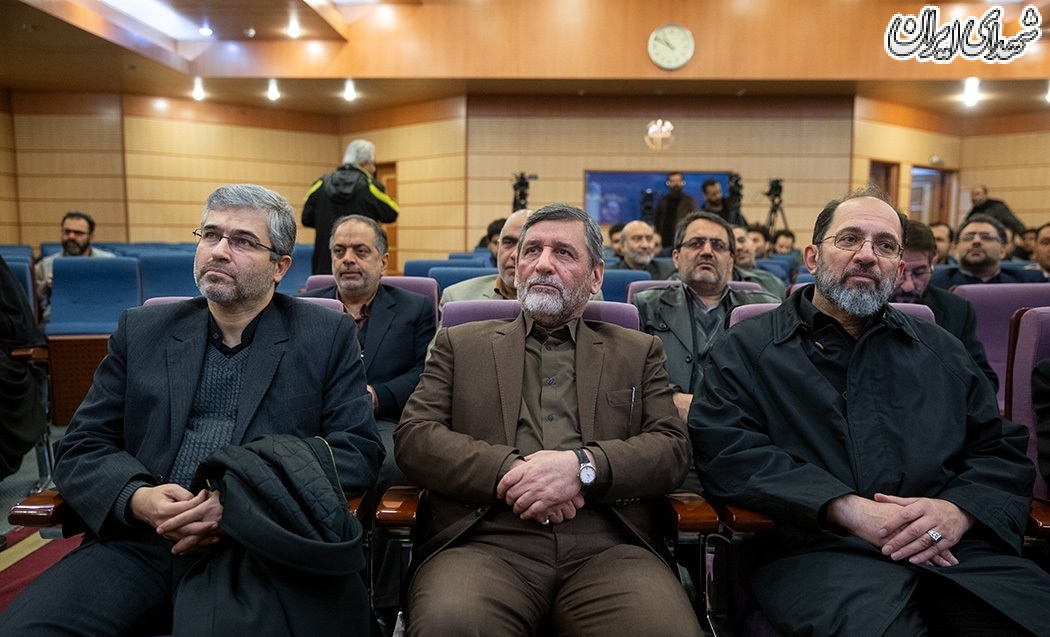 مراسم رونمایی از کتاب «گلستان انقلاب» مراسم رونمایی از کتاب «گلستان انقلاب»