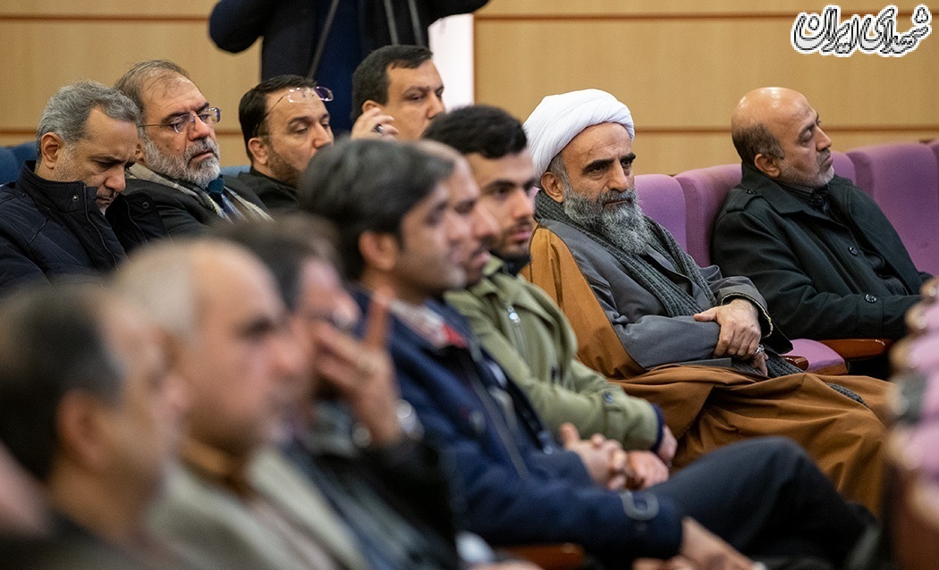 مراسم رونمایی از کتاب «گلستان انقلاب» مراسم رونمایی از کتاب «گلستان انقلاب»