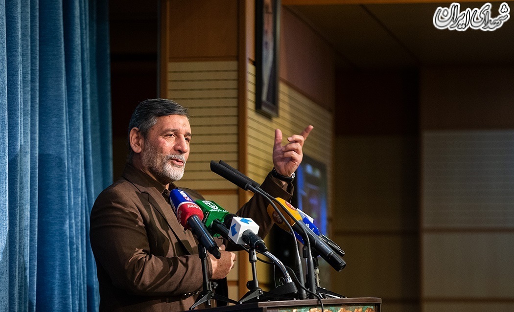 مراسم رونمایی از کتاب «گلستان انقلاب» مراسم رونمایی از کتاب «گلستان انقلاب»
