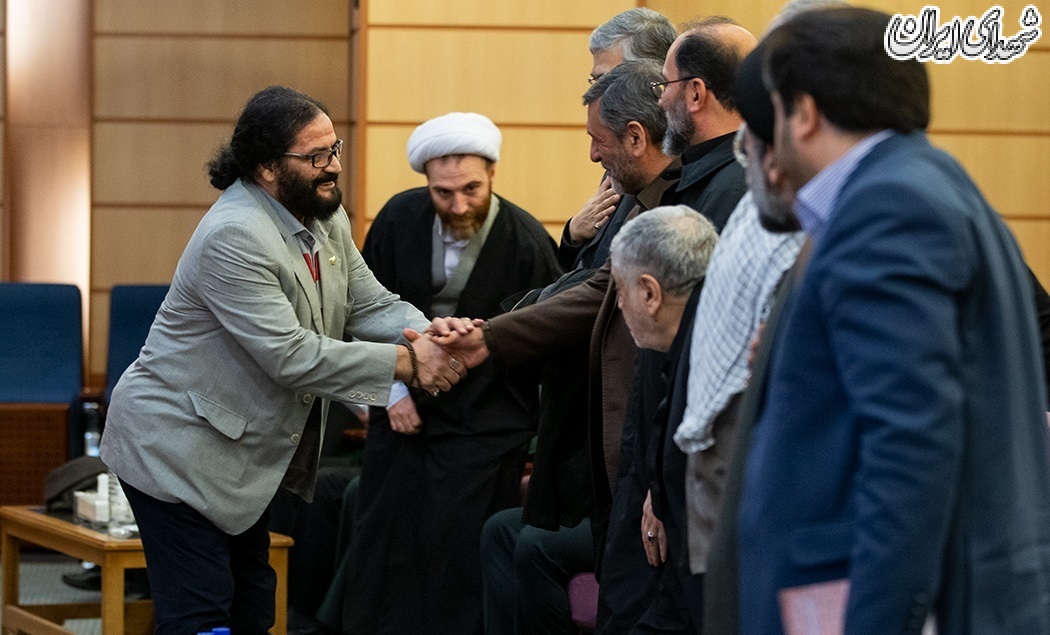 مراسم رونمایی از کتاب «گلستان انقلاب» مراسم رونمایی از کتاب «گلستان انقلاب»