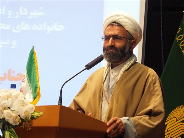 اشرافیگری مسئولان سبب بدبینی مردم به نظام میشود/ تزلزل بنیان خانواده از آثار فضای مجازی اشرافیگری مسئولان سبب بدبینی مردم به نظام میشود/ تزلزل بنیان خانواده از آثار فضای مجازی