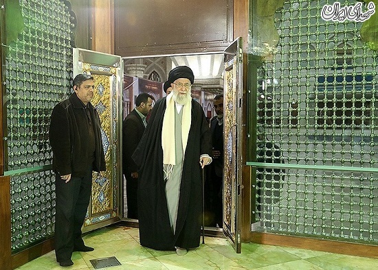عکس/حضور امام خامنه ای در مرقد مطهر امام راحل و گلزار شهدای بهشت زهرا