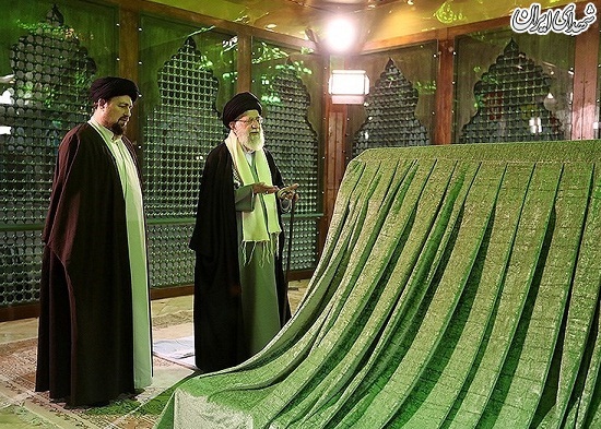 عکس/حضور امام خامنه ای در مرقد مطهر امام راحل و گلزار شهدای بهشت زهرا