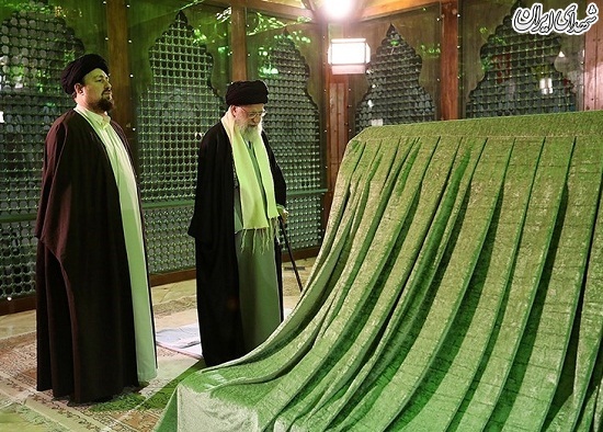 عکس/حضور امام خامنه ای در مرقد مطهر امام راحل و گلزار شهدای بهشت زهرا