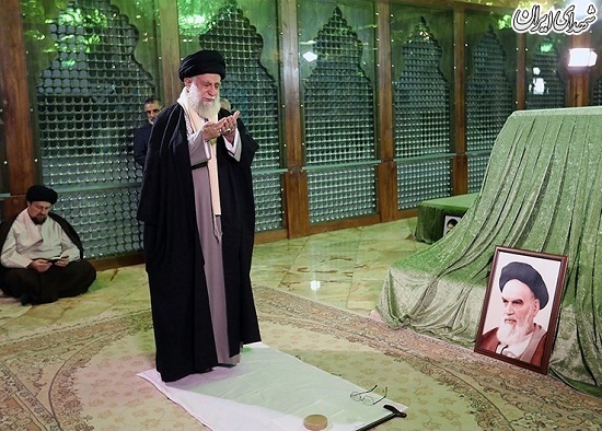 عکس/حضور امام خامنه ای در مرقد مطهر امام راحل و گلزار شهدای بهشت زهرا