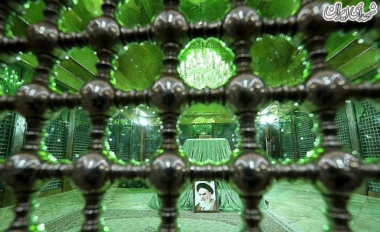 عکس/حضور امام خامنه ای در مرقد مطهر امام راحل و گلزار شهدای بهشت زهرا