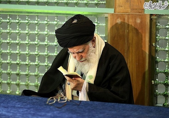 عکس/حضور امام خامنه ای در مرقد مطهر امام راحل و گلزار شهدای بهشت زهرا