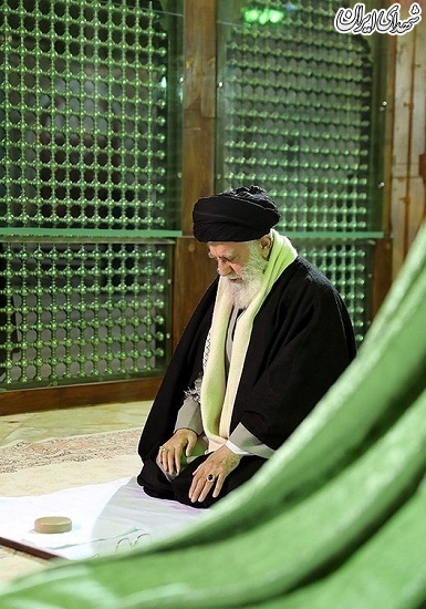 عکس/حضور امام خامنه ای در مرقد مطهر امام راحل و گلزار شهدای بهشت زهرا