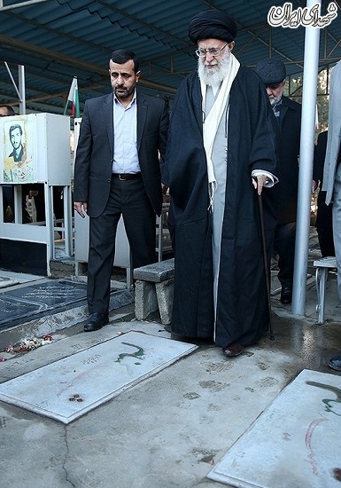 عکس/حضور امام خامنه ای در مرقد مطهر امام راحل و گلزار شهدای بهشت زهرا