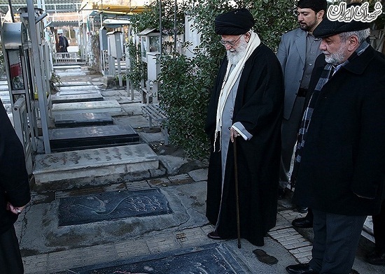 عکس/حضور امام خامنه ای در مرقد مطهر امام راحل و گلزار شهدای بهشت زهرا
