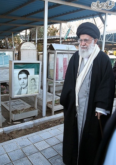 عکس/حضور امام خامنه ای در مرقد مطهر امام راحل و گلزار شهدای بهشت زهرا