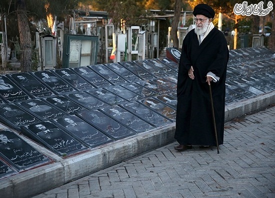 عکس/حضور امام خامنه ای در مرقد مطهر امام راحل و گلزار شهدای بهشت زهرا