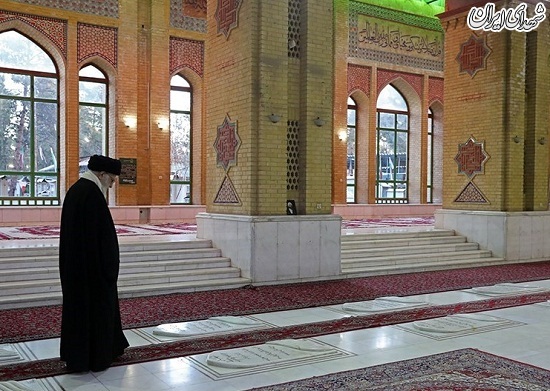 عکس/حضور امام خامنه ای در مرقد مطهر امام راحل و گلزار شهدای بهشت زهرا