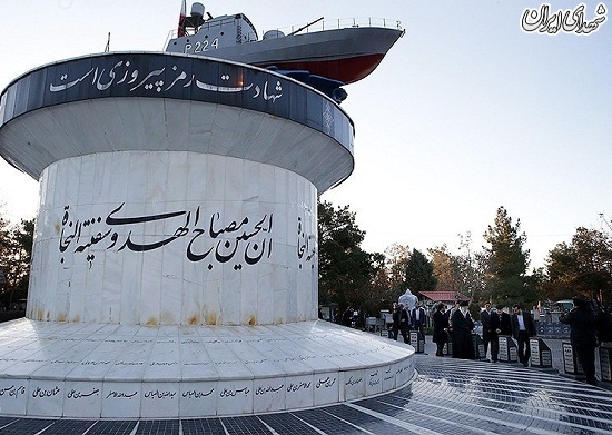 عکس/حضور امام خامنه ای در مرقد مطهر امام راحل و گلزار شهدای بهشت زهرا
