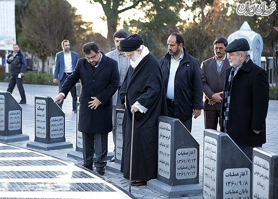 عکس/حضور امام خامنه ای در مرقد مطهر امام راحل و گلزار شهدای بهشت زهرا