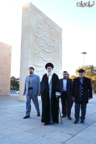 عکس/حضور امام خامنه ای در مرقد مطهر امام راحل و گلزار شهدای بهشت زهرا