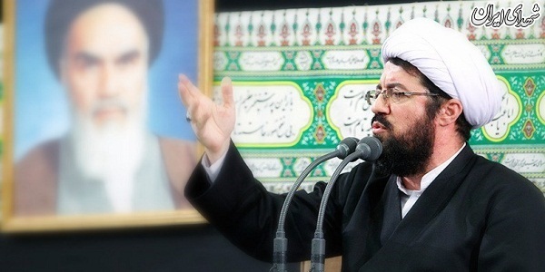 وقتی امام(ره) در مقابل یک روحانی بپاخواست وقتی امام(ره) در مقابل یک روحانی بپاخواست