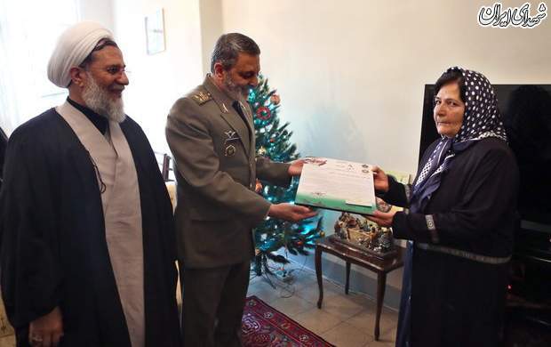 سرلشکر موسوی با خانواده شهید ارمنی دیدار کرد سرلشکر موسوی با خانواده شهید ارمنی دیدار کرد