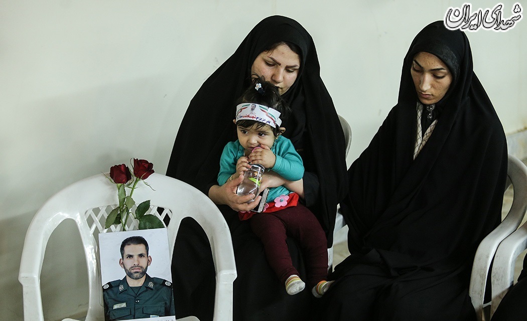 عکس/مراسم گرامیداشت شهدای حادثه تروریستی جاده خاش-زاهدان عکس/مراسم گرامیداشت شهدای حادثه تروریستی جاده خاش-زاهدان