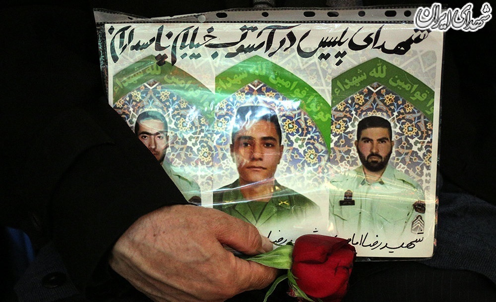 عکس/گرامیداشت سالروز شهدای حادثه خیابان پاسداران عکس/گرامیداشت سالروز شهدای حادثه خیابان پاسداران
