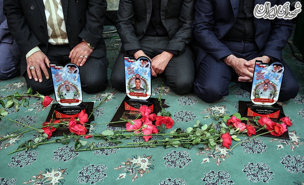 عکس/گرامیداشت سالروز شهدای حادثه خیابان پاسداران عکس/گرامیداشت سالروز شهدای حادثه خیابان پاسداران