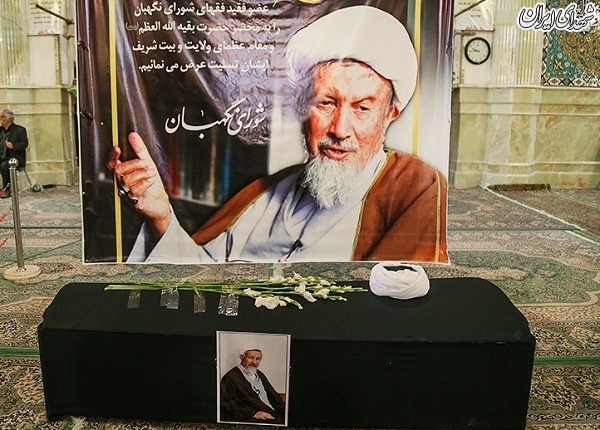 عکس/تشییع پیکر آیت‌الله محمد مؤمن درقم