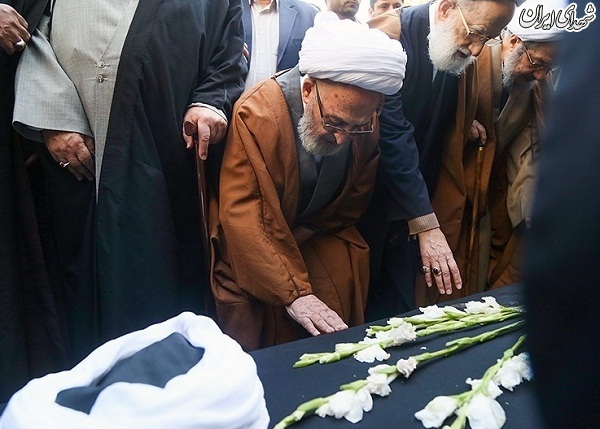 عکس/تشییع پیکر آیت‌الله محمد مؤمن درقم