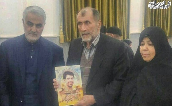 حاجقاسم در کنار خانواده شهید مدافع حرم +عکس حاجقاسم در کنار خانواده شهید مدافع حرم +عکس